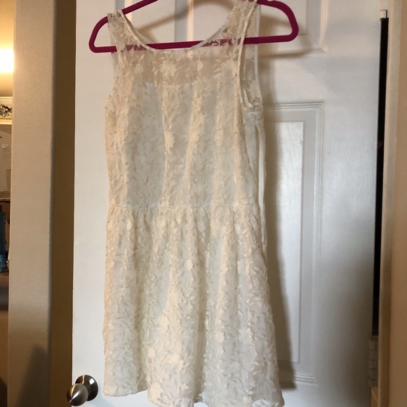 Lace dress - Picture 1 of 2